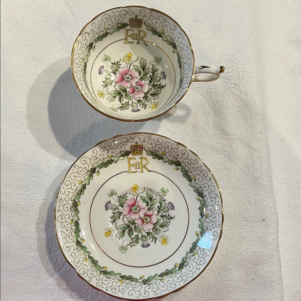 Vintage 1953 Paragon Queen Elizabeth II Coronation teacup and saucer dbl warrant